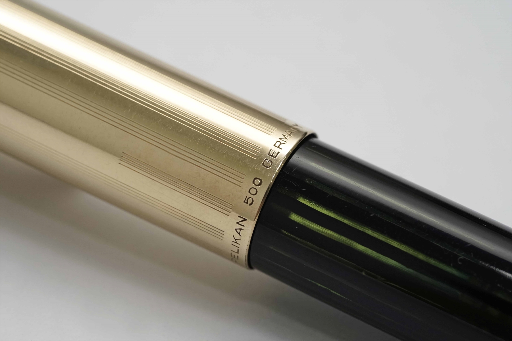 Bút máy Pelikan 500NN Rolled Gold Cap & Green Black 14K F