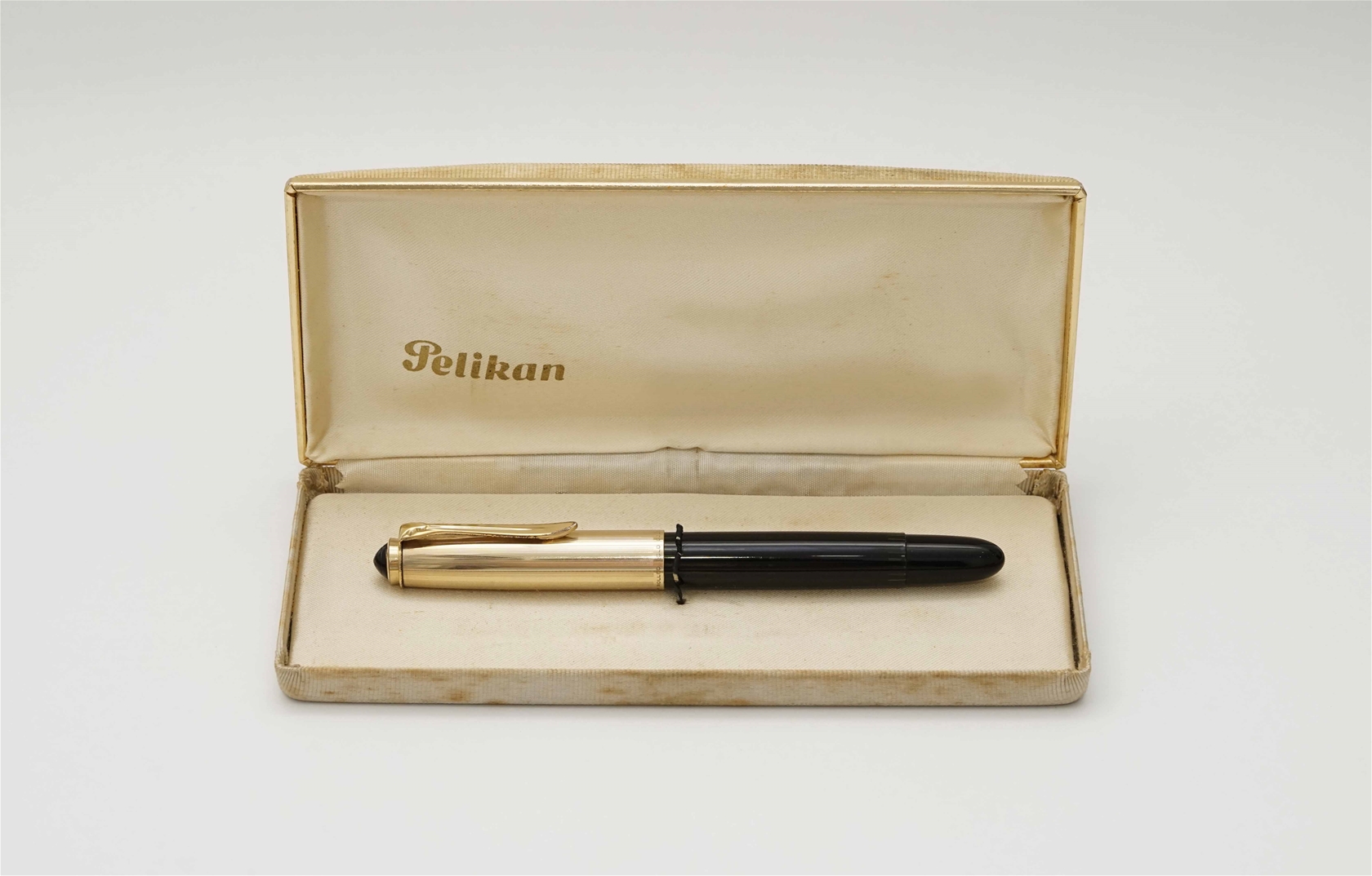 Bút máy Pelikan 500NN Rolled Gold Cap & Green Black 14K F