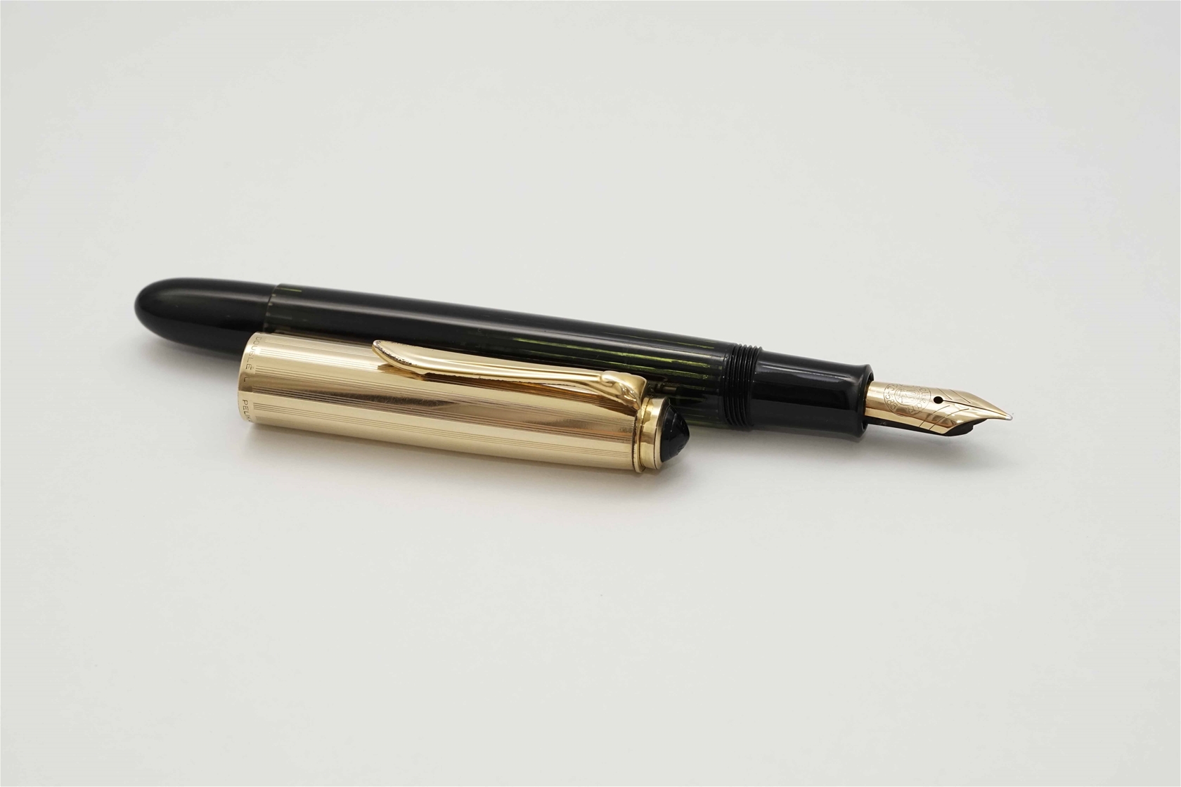 Bút máy Pelikan 500NN Rolled Gold Cap & Green Black 14K F