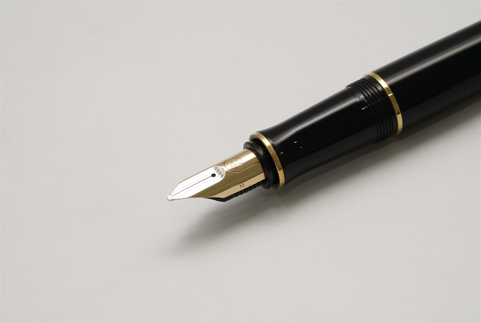 Bút máy Pelikan Ductus P3110 Black & Gold 18K M