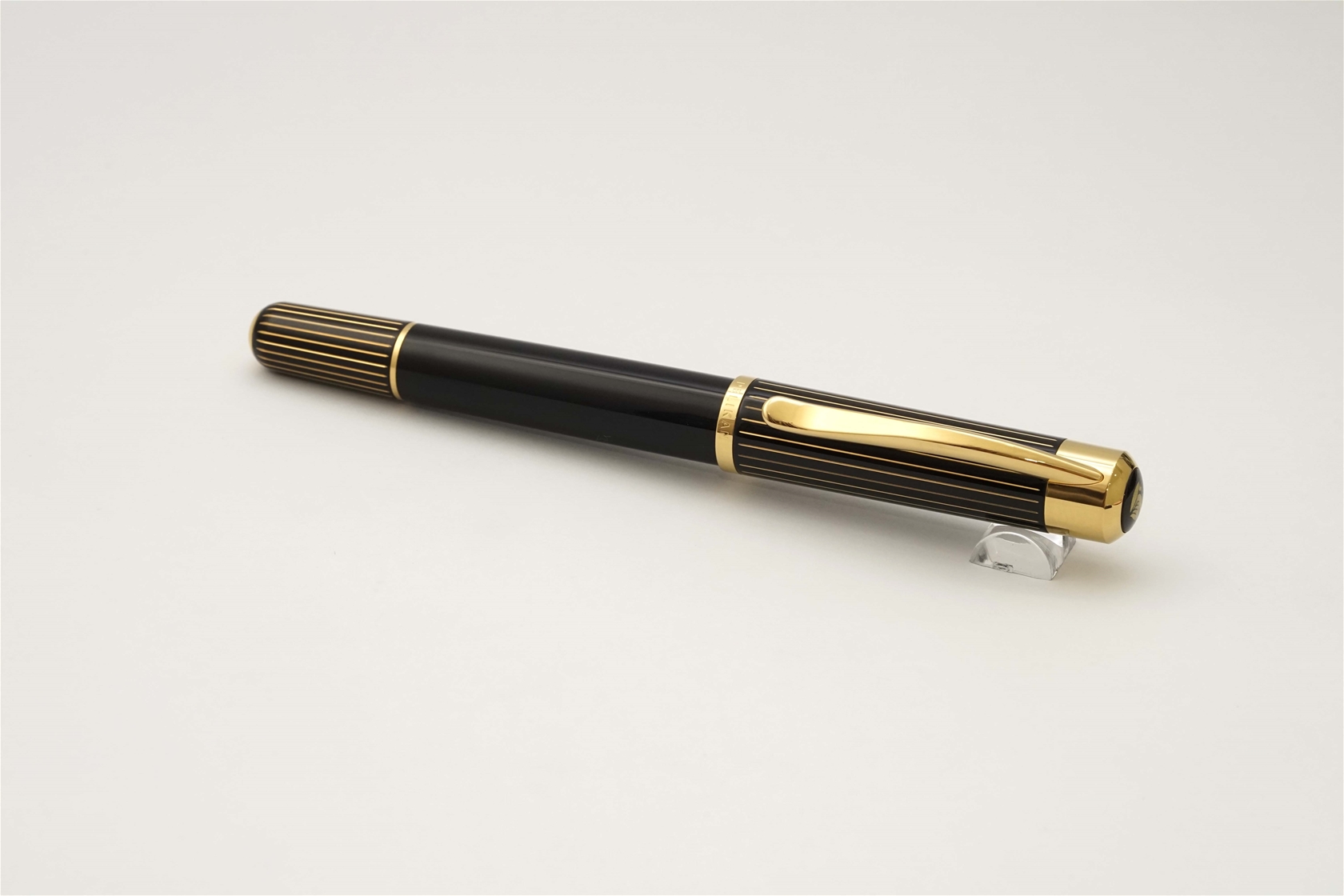 Bút máy Pelikan Ductus P3110 Black & Gold 18K M