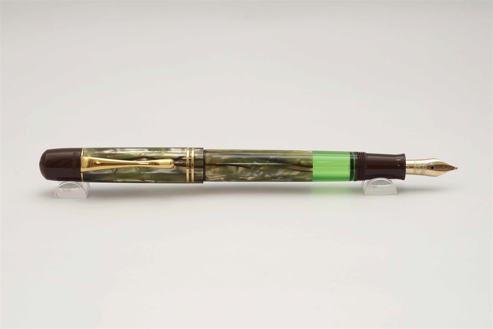 Bút máy Pelikan M101N Tortoiseshell Brown Special Edition 14K M