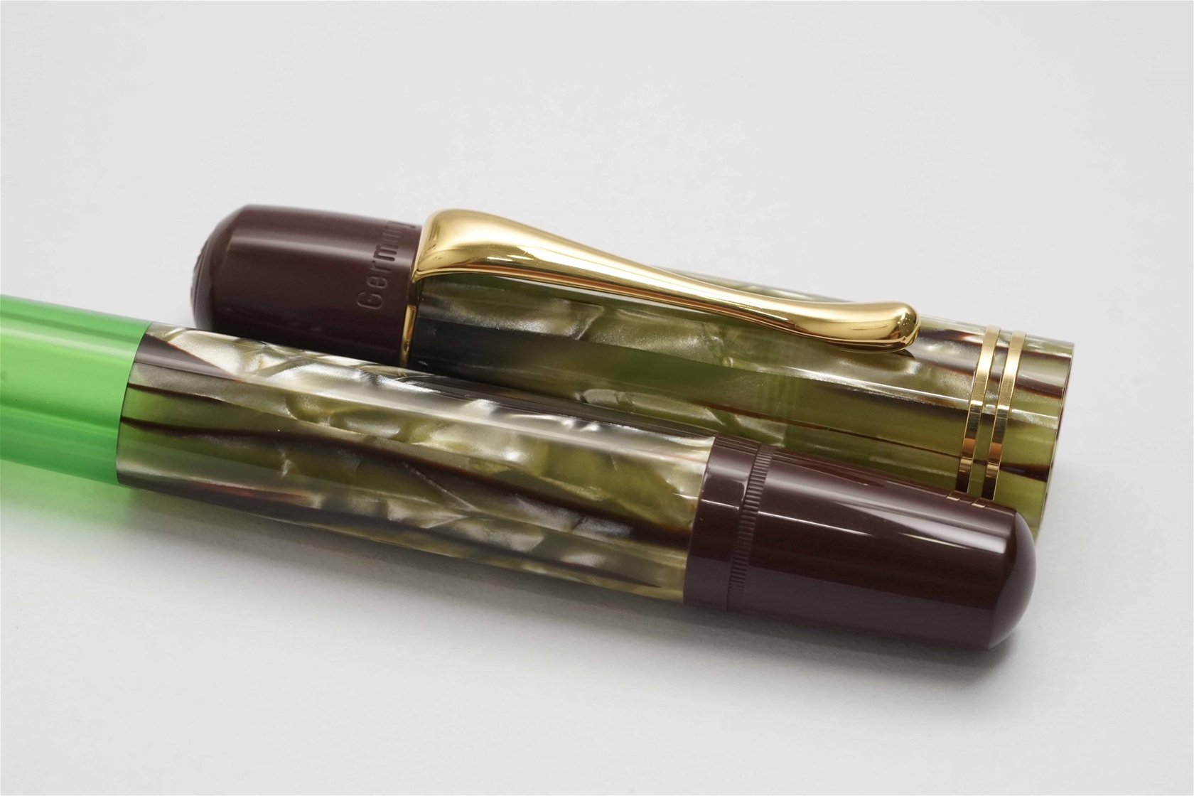 Bút máy Pelikan M101N Tortoiseshell Brown Special Edition 14K M