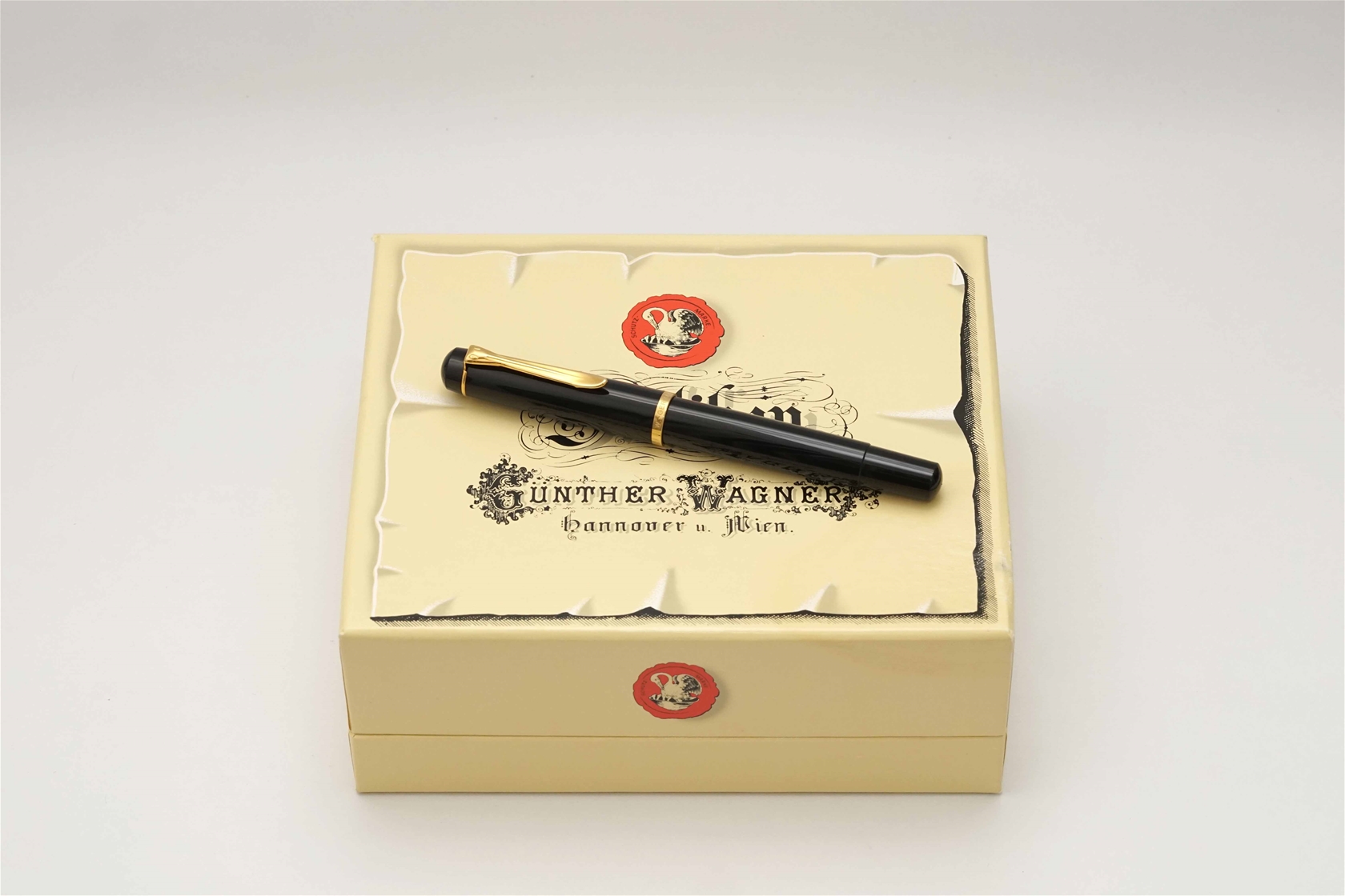 Bút máy Pelikan M200 Black Steel M