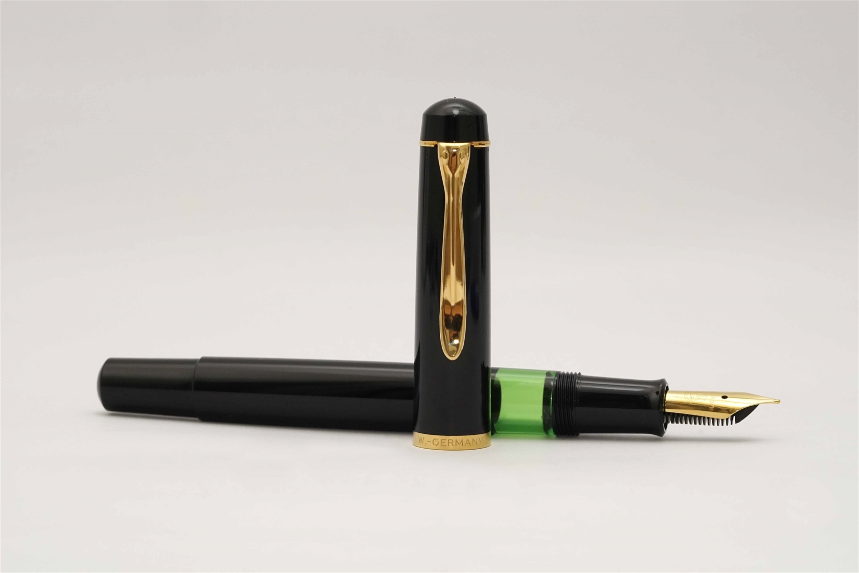 Bút máy Pelikan M200 Black Steel M