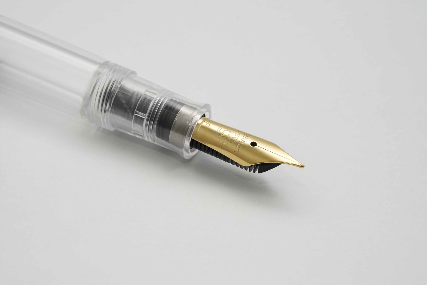 Bút máy Pelikan M200 Clear Demonstrator Steel F 