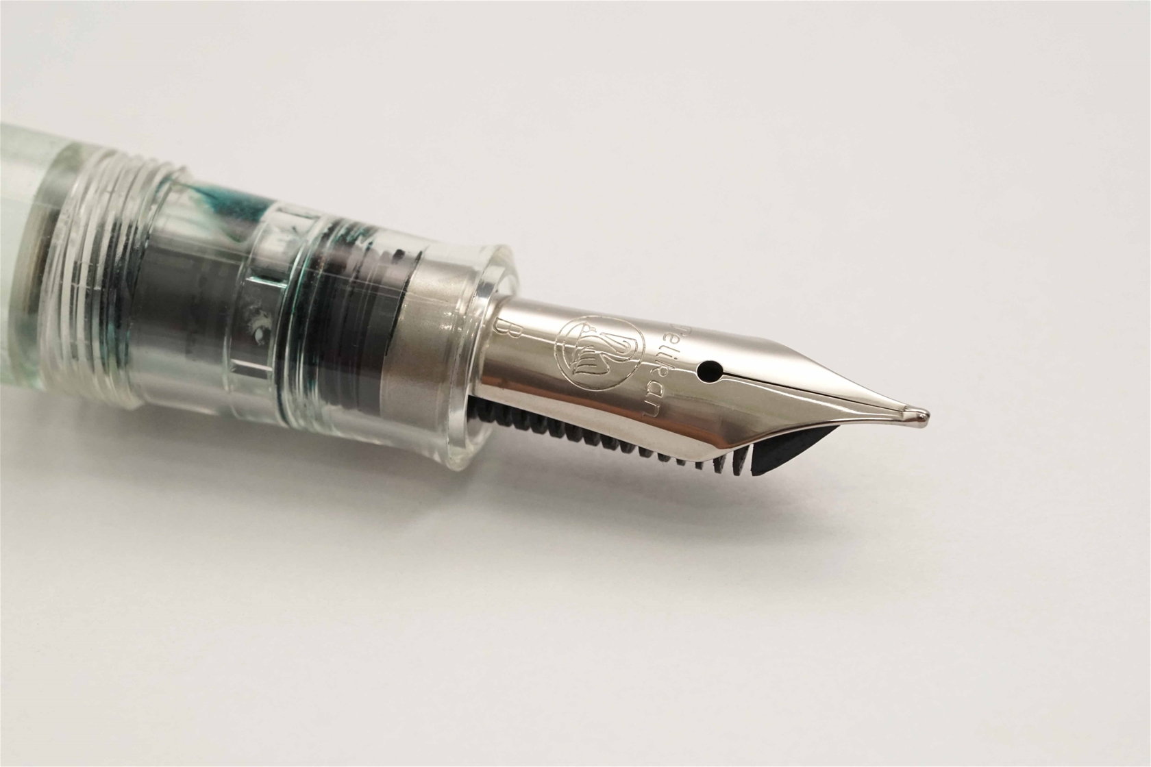 Bút máy Pelikan M205 Clear Demonstrator Steel B