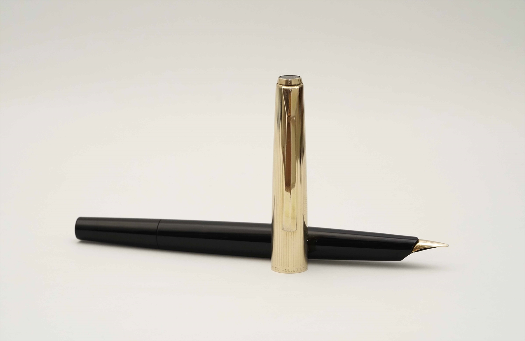 Bút máy Pelikan M30 Rolled Gold 14K F