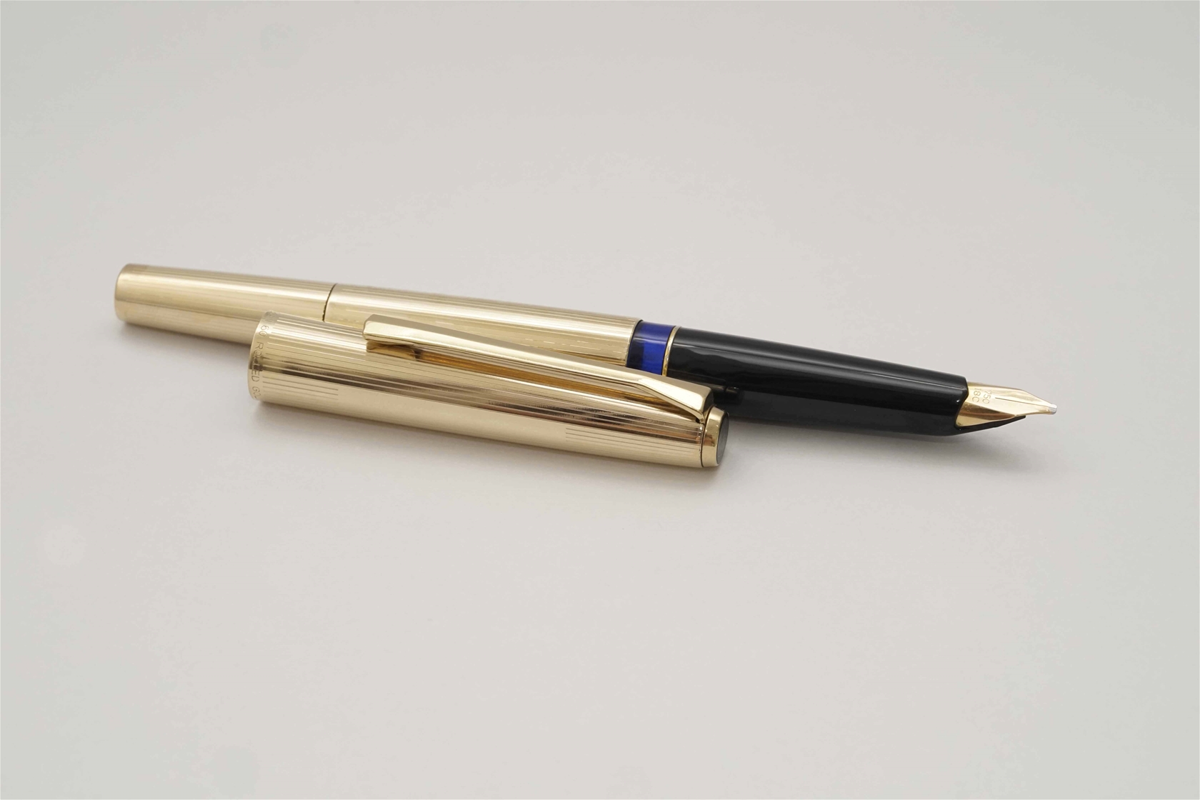 Bút máy Pelikan M60 Rolled Gold Pintripe Guilloche 14K B