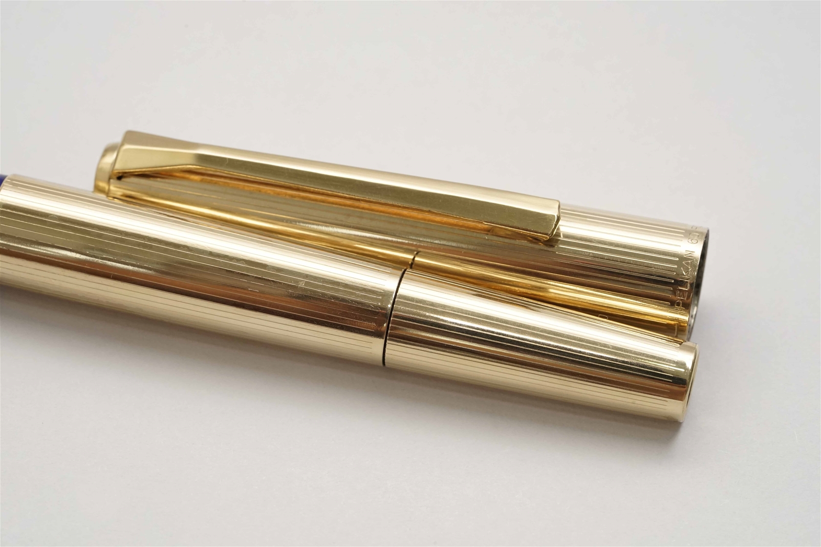 Bút máy Pelikan M60 Rolled Gold Pintripe Guilloche 14K B