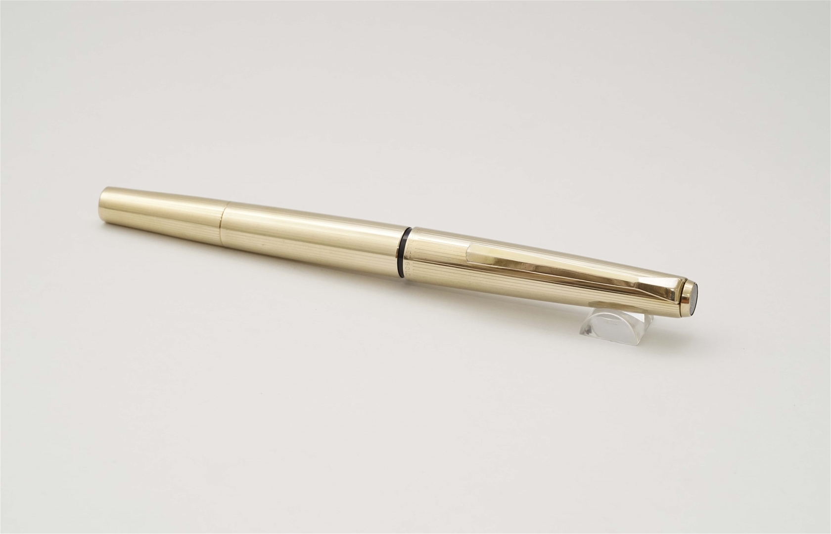 Bút máy Pelikan M60 Rolled Gold Pintripe Guilloche 14K F