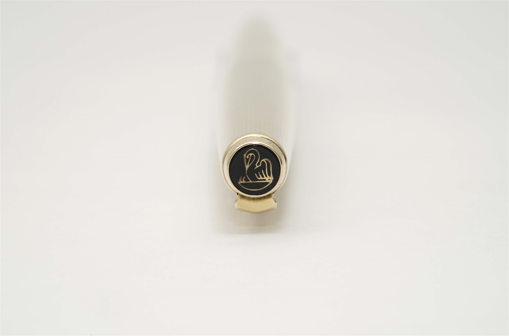 Bút máy Pelikan M60 Rolled Gold Pintripe Guilloche 14K F