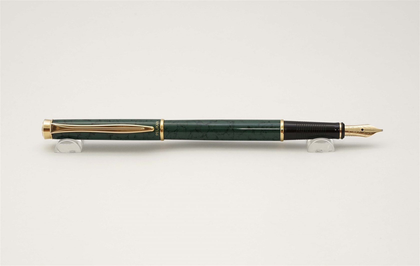 Bút máy Pelikan New Classic 381 Green Marbled 14C B