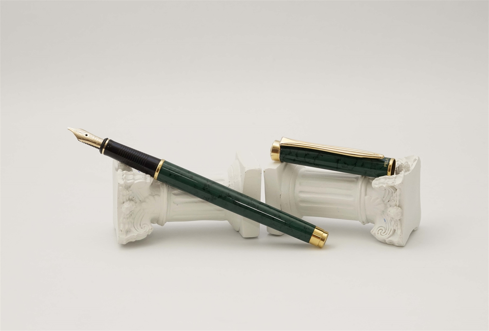 Bút máy Pelikan New Classic 381 Green Marbled 14C B