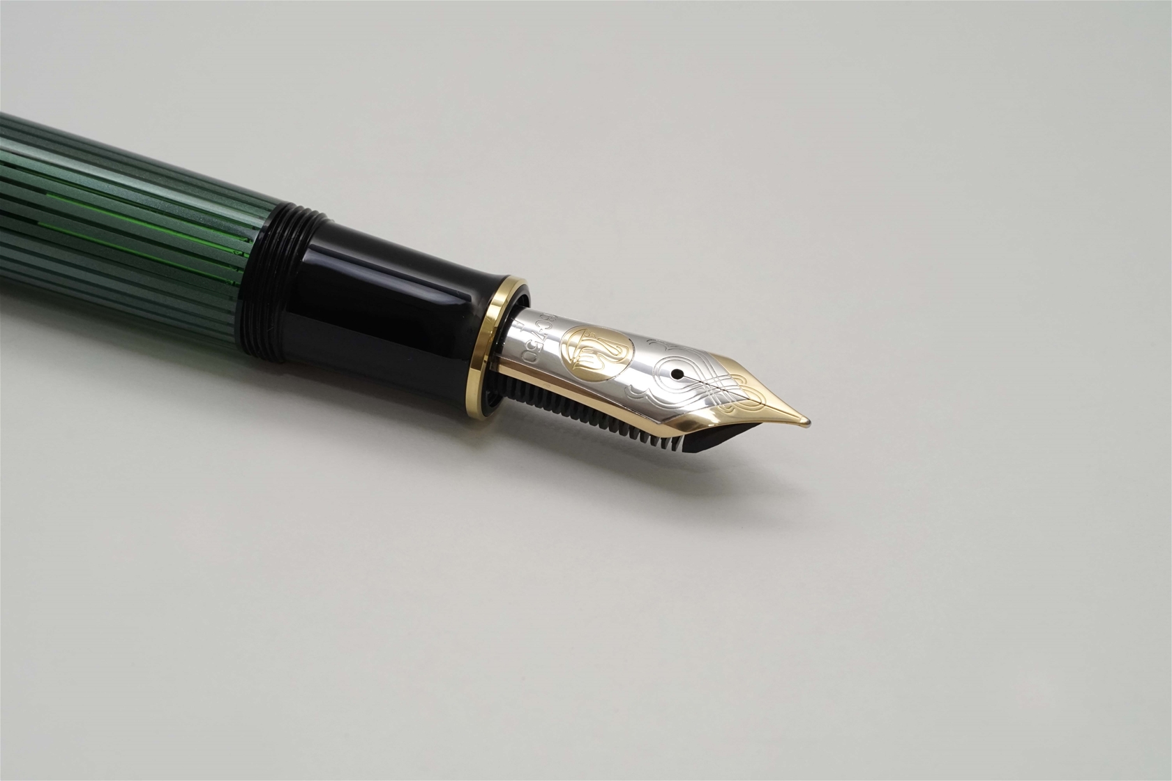 Bút máy Pelikan Souveran M1000 Green Stripe 18K F 