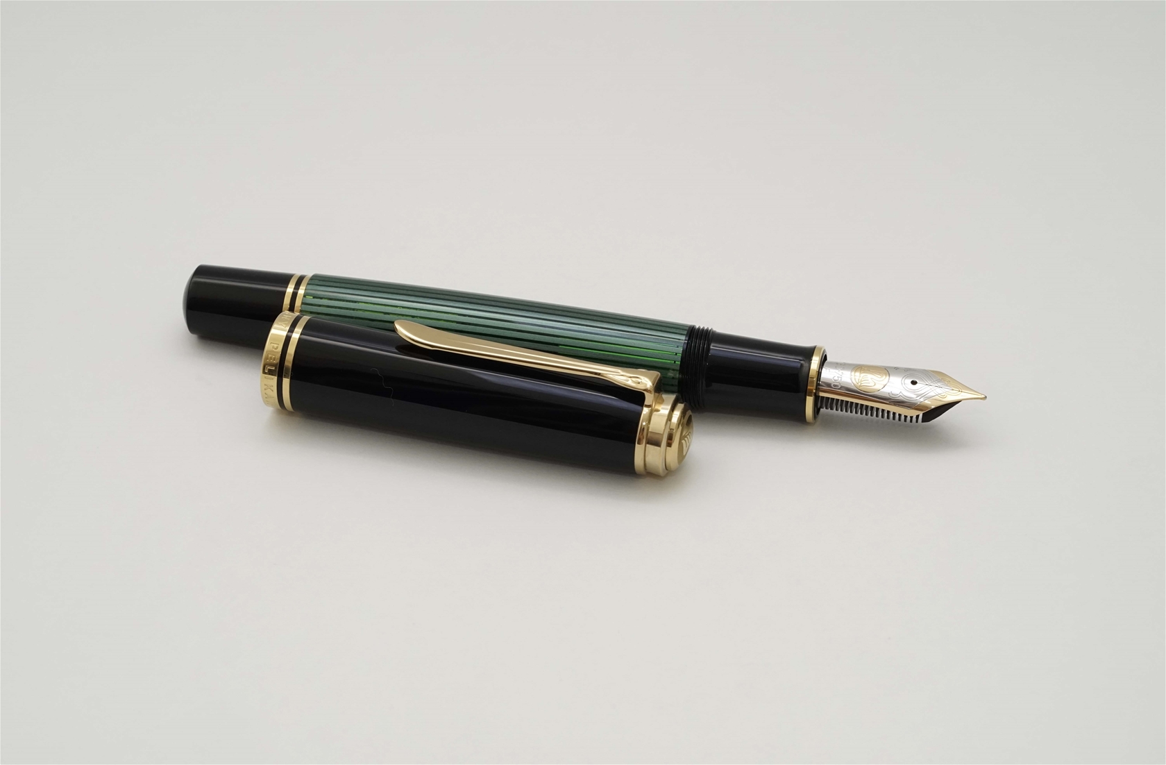 Bút máy Pelikan Souveran M1000 Green Stripe 18K F 