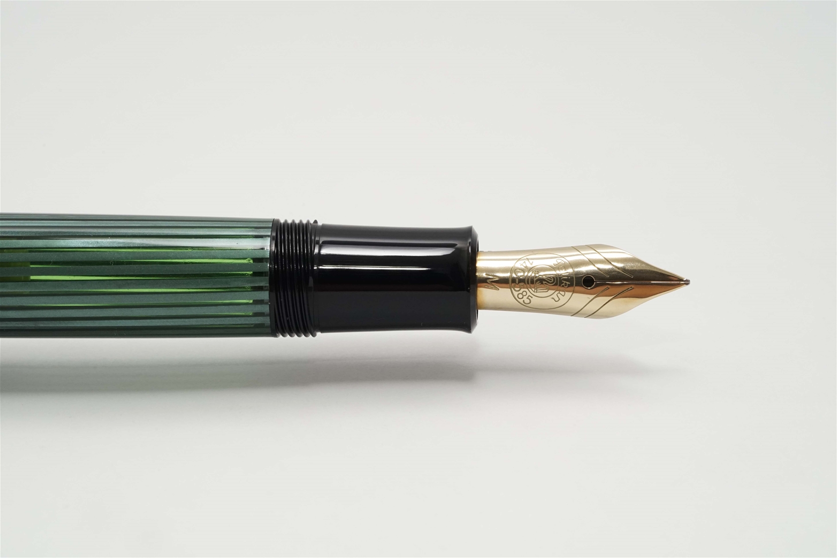 Bút máy Pelikan Souveran M400 Black Green Striped 14K M