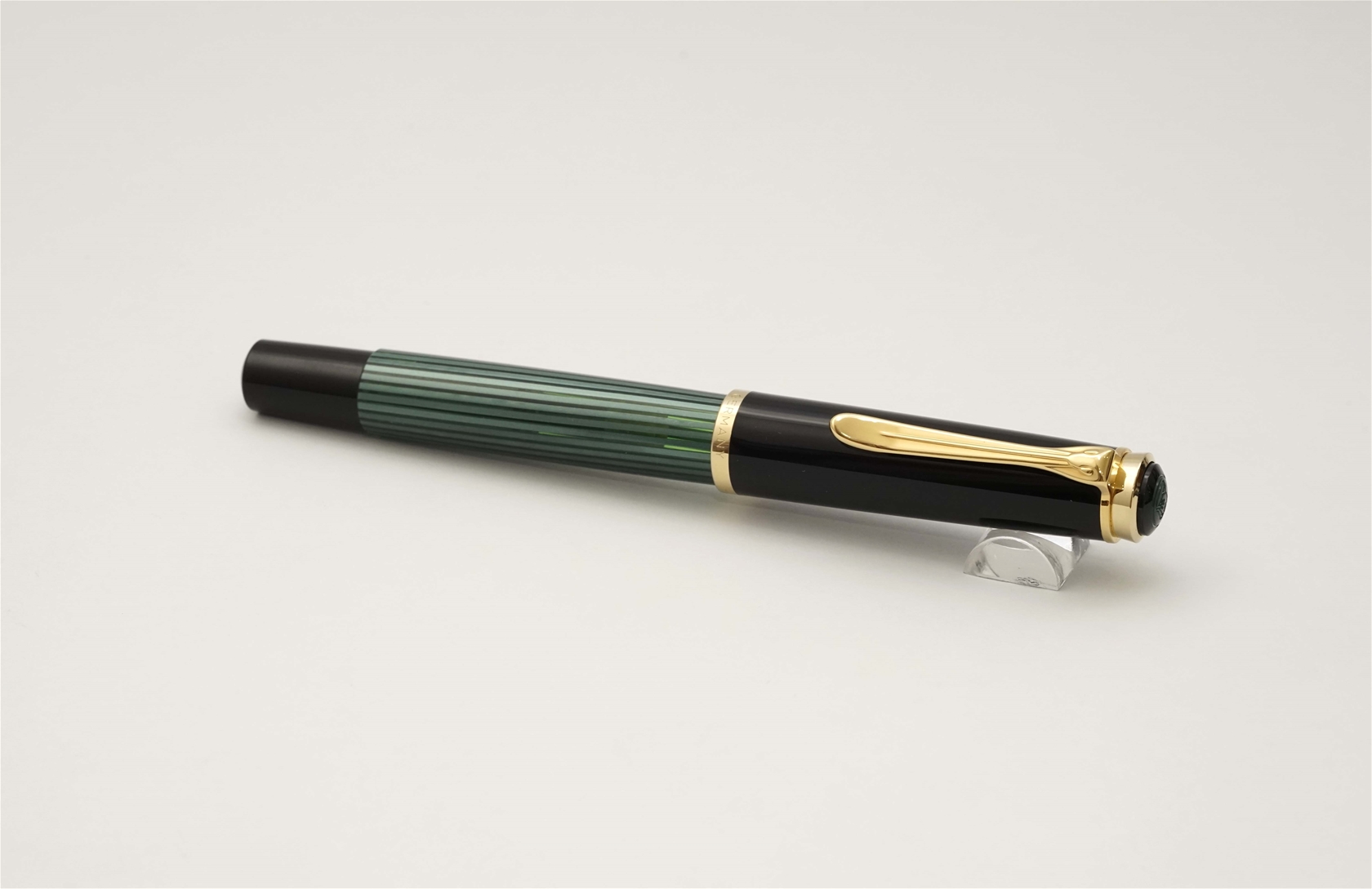 Bút máy Pelikan Souveran M400 Black Green Striped 14K M