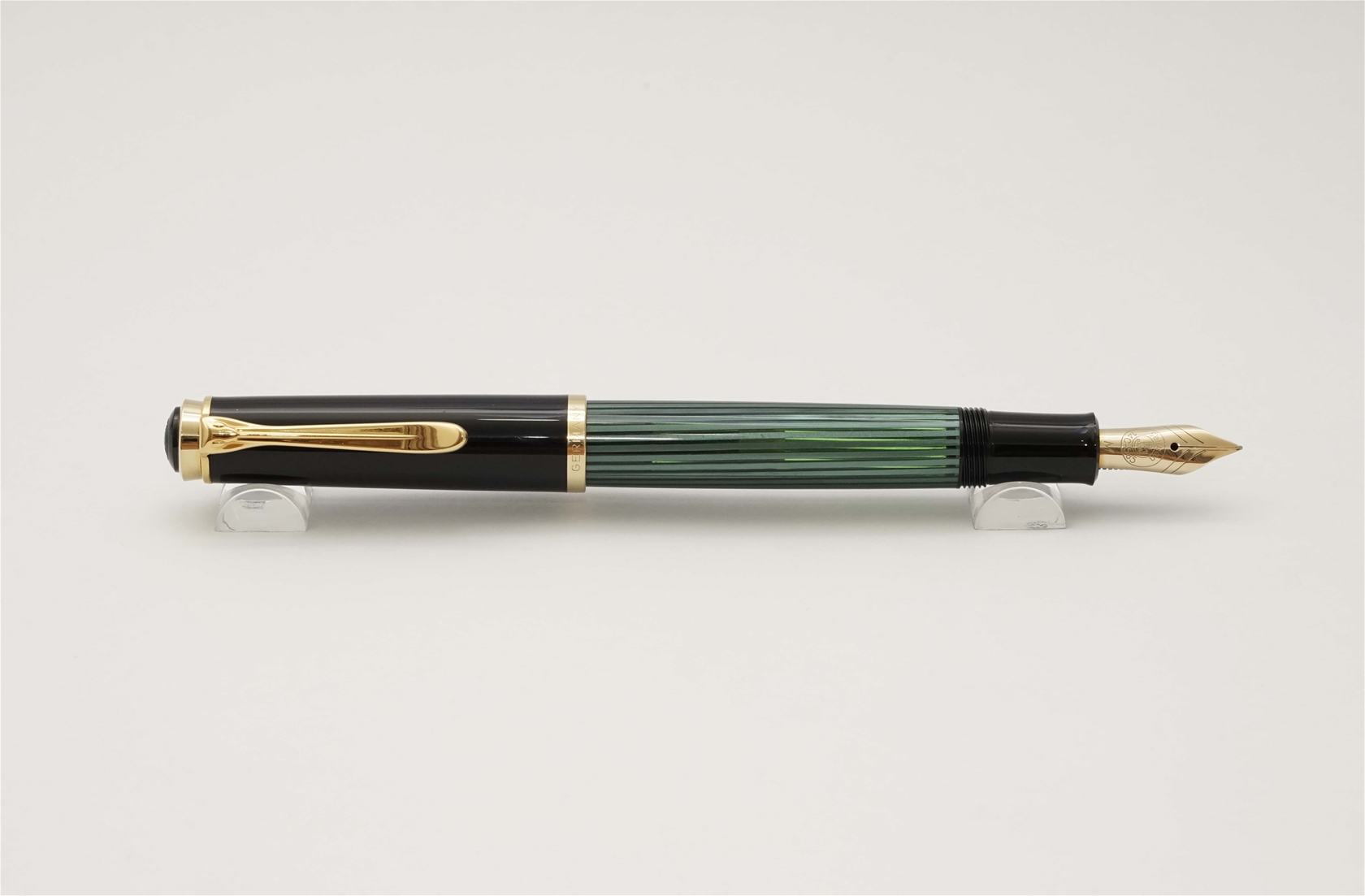 Bút máy Pelikan Souveran M400 Black Green Striped 14K M