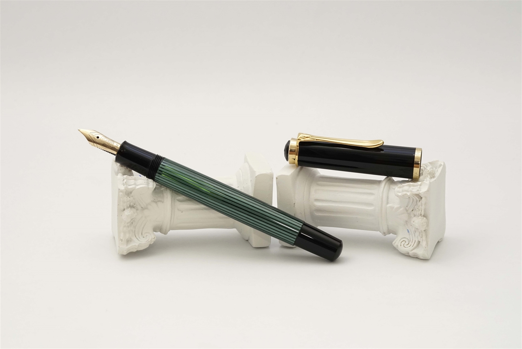 Bút máy Pelikan Souveran M400 Black Green Striped 14K M