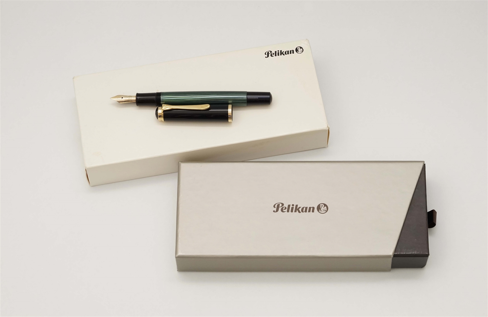 Bút máy Pelikan Souveran M400 Black Green Striped 14K M