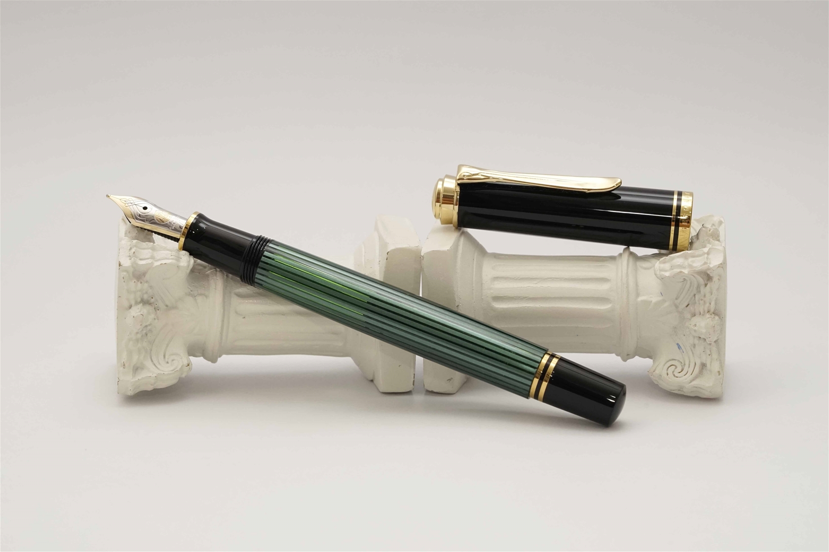 Bút máy Pelikan Souveran M400 Black & Green Striped 14K F