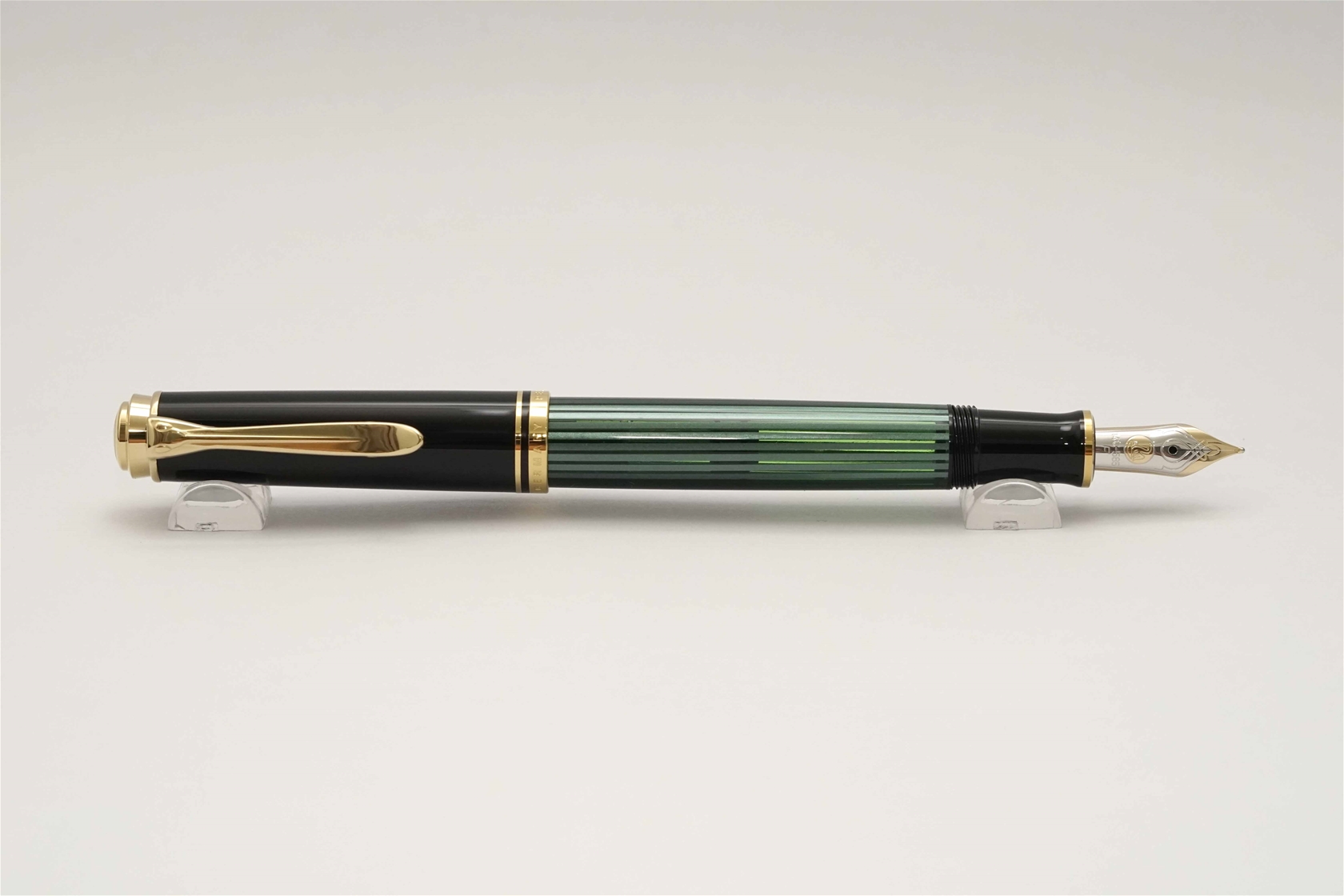 Bút máy Pelikan Souveran M400 Black & Green Striped 14K F