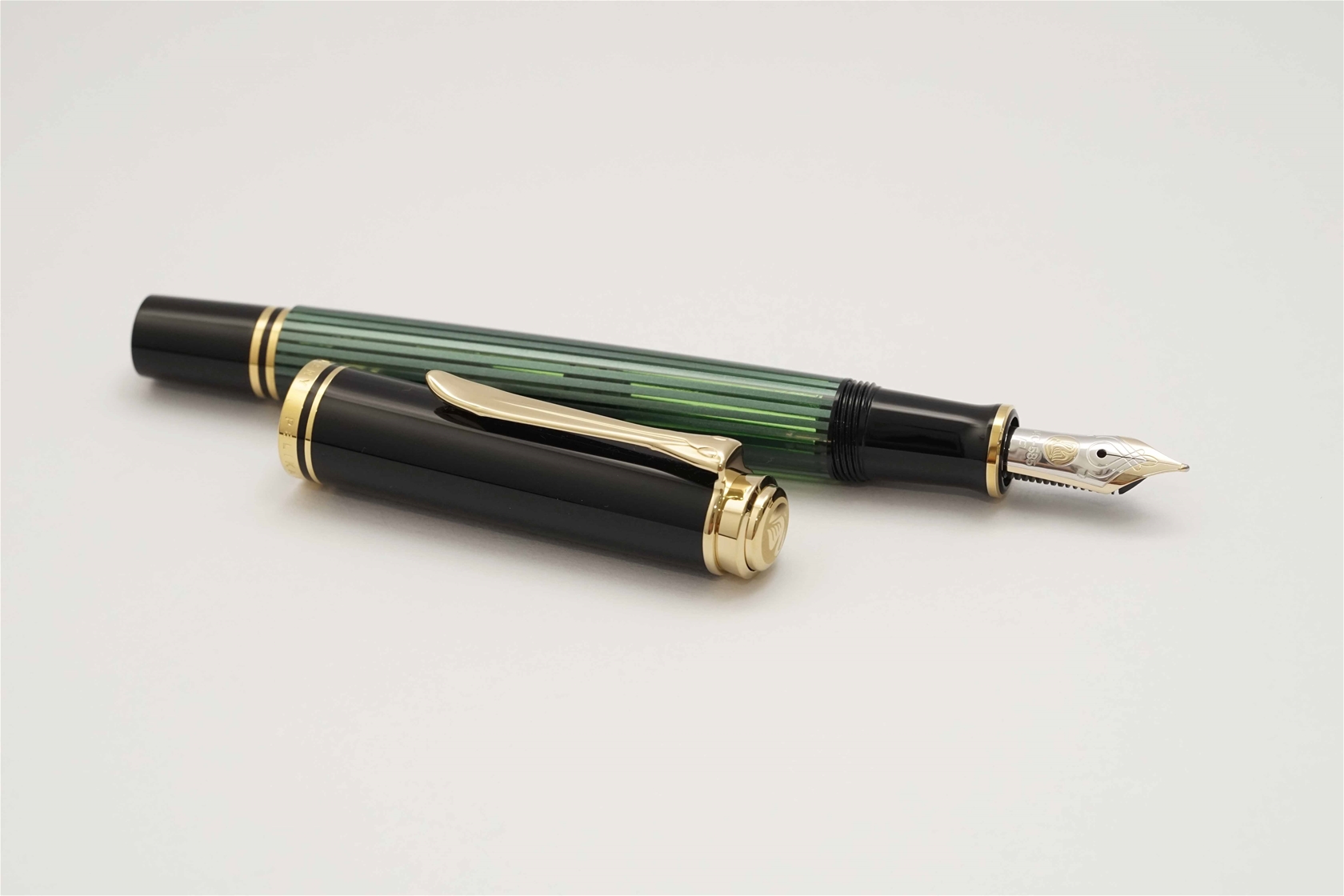 Bút máy Pelikan Souveran M400 Black & Green Striped 14K F