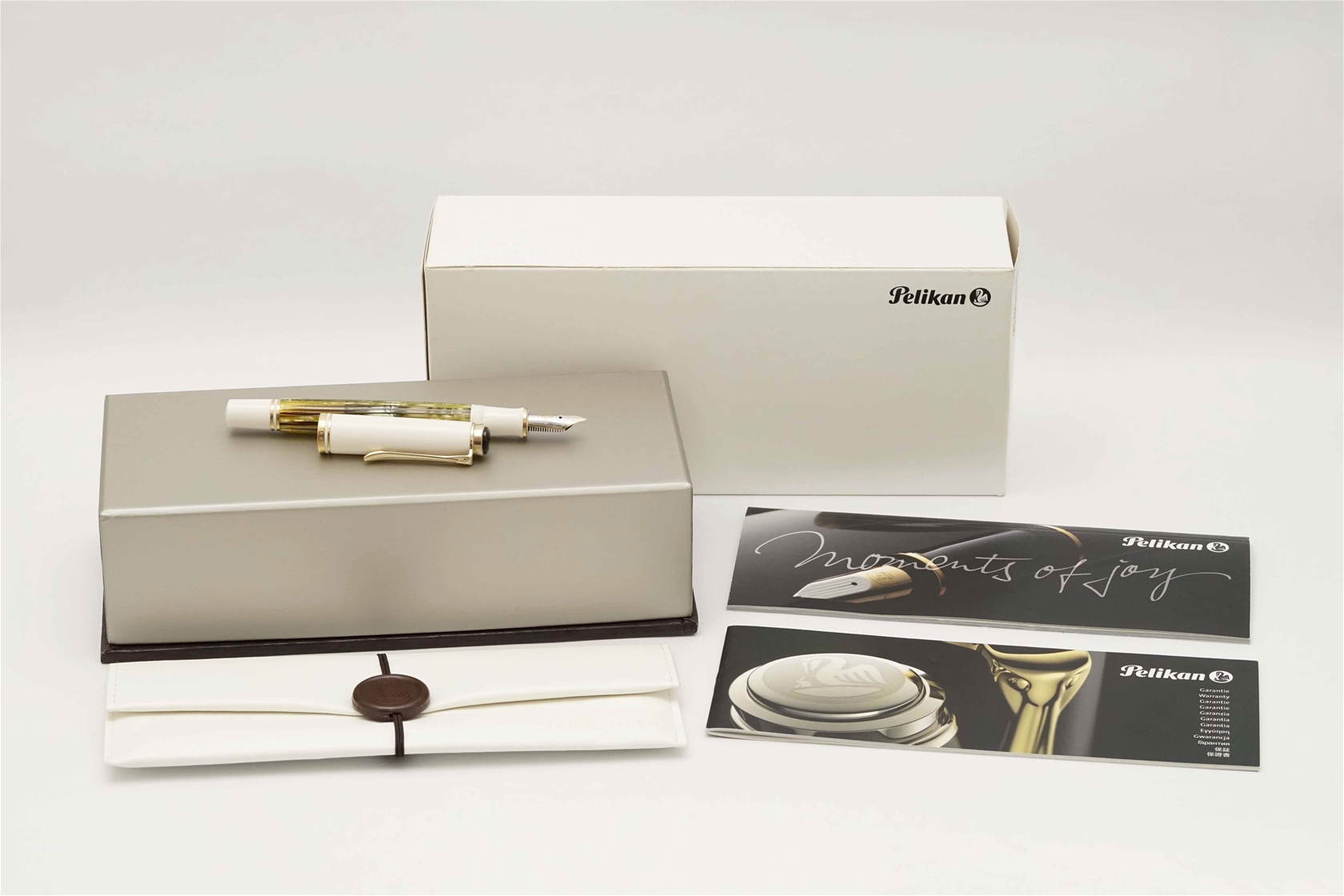 Bút máy Pelikan Souveran M400 White Tortoise 14K M