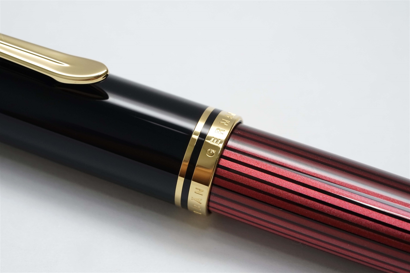 Bút máy Pelikan Souveran M600 Black & Red 14C F