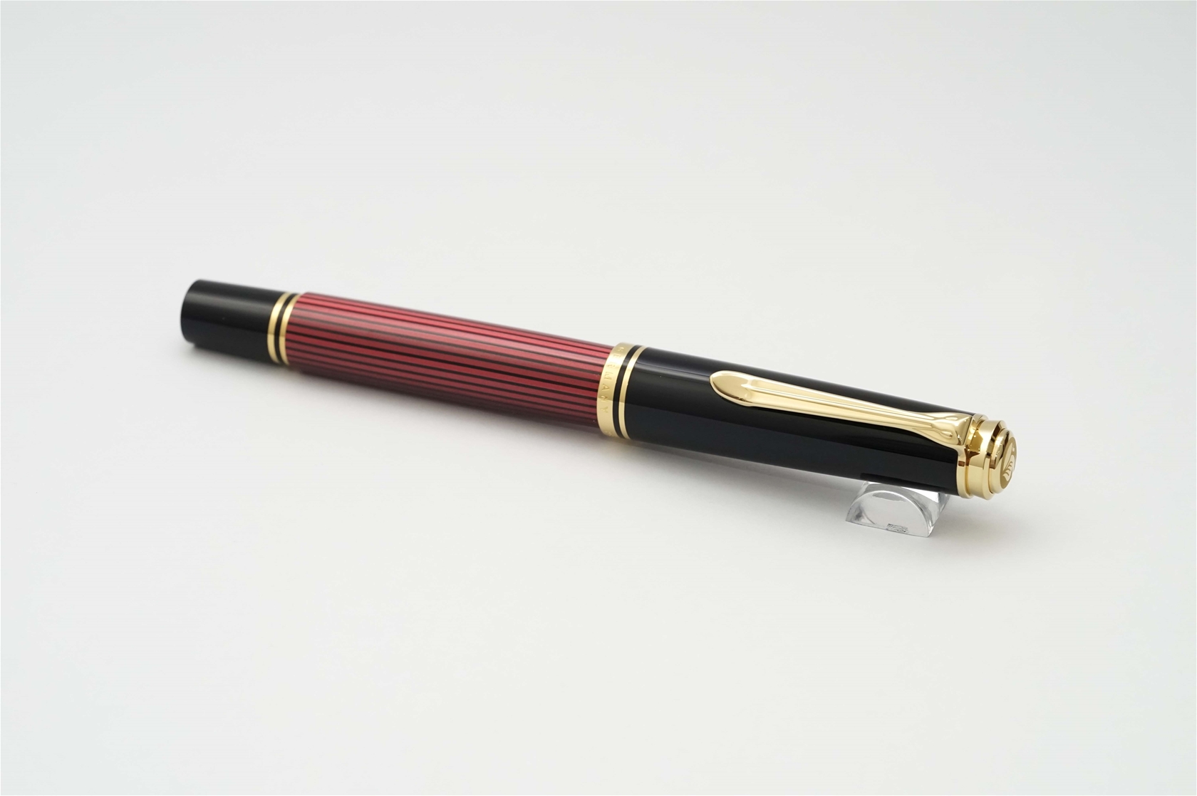 Bút máy Pelikan Souveran M600 Black & Red 14C F