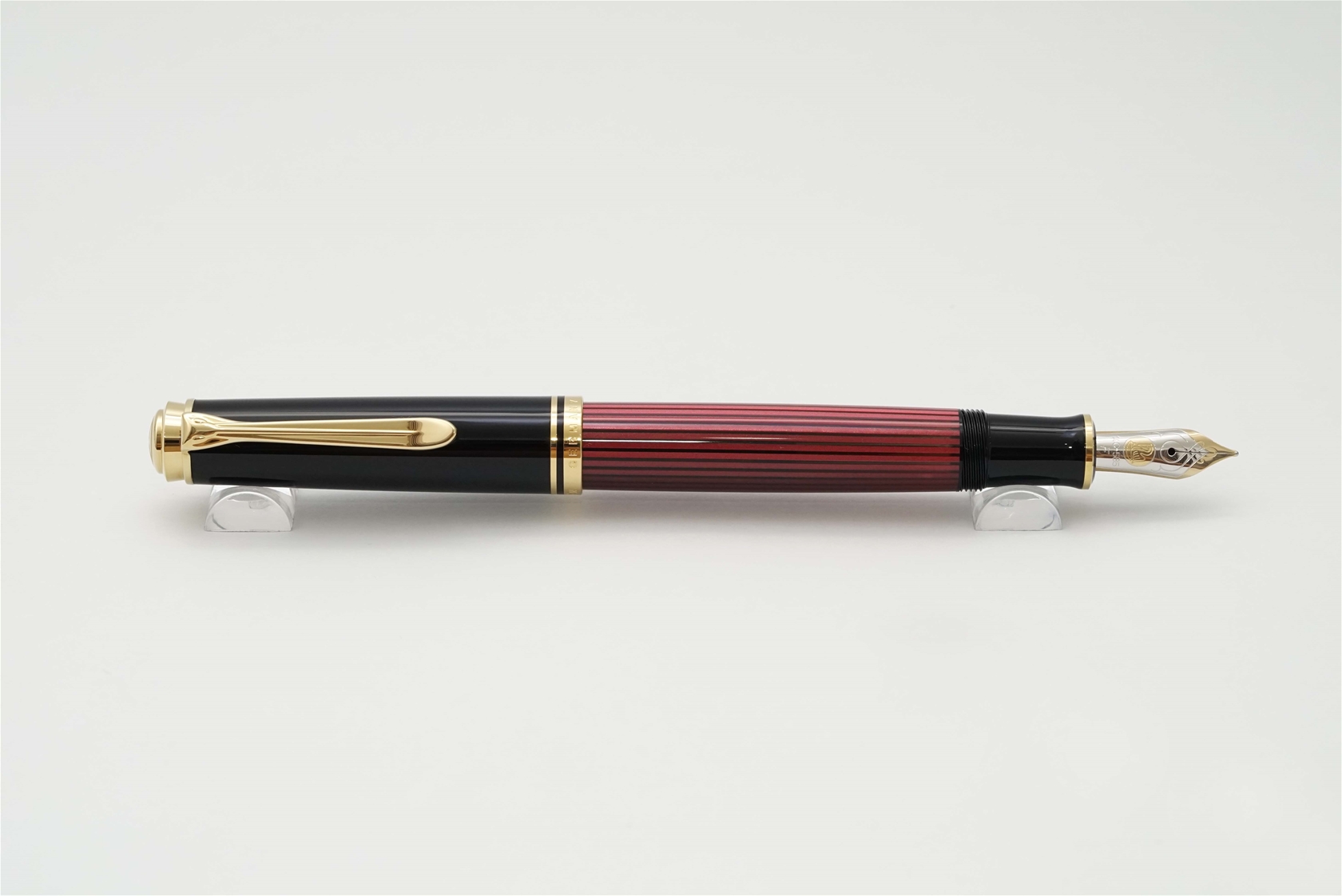 Bút máy Pelikan Souveran M600 Black & Red 14C F