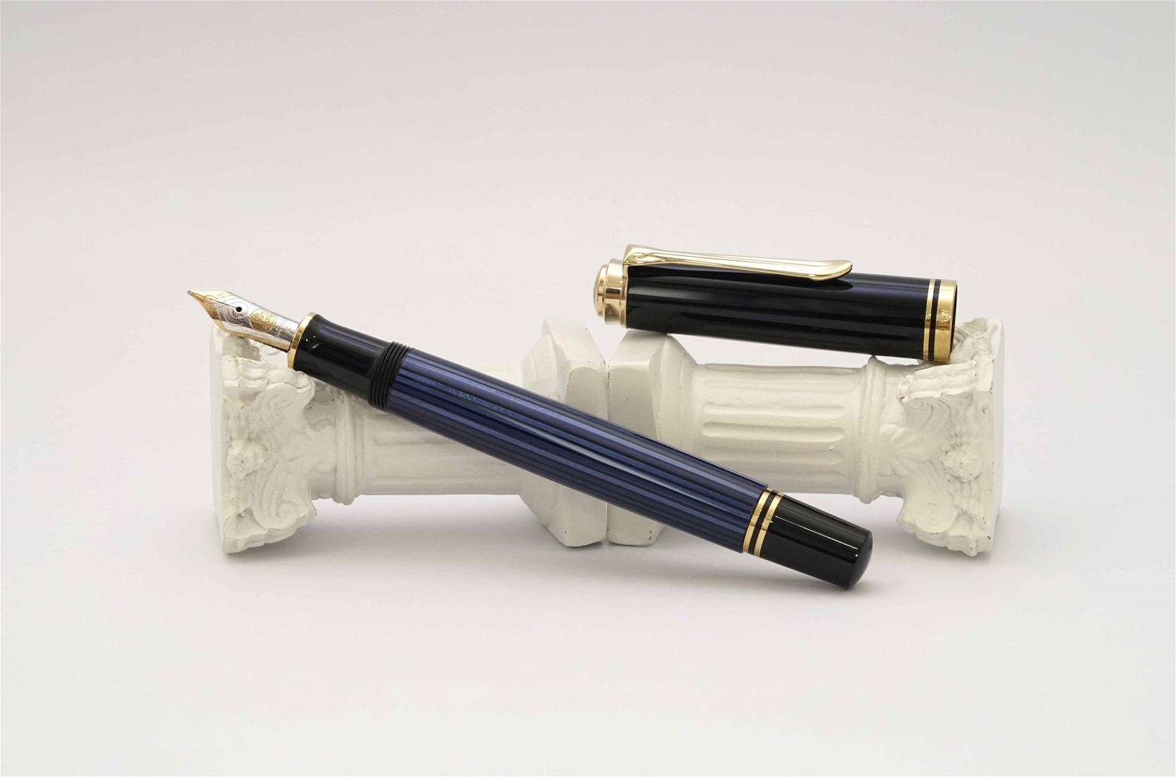 Bút máy Pelikan Souveran M600 Blue Stripe 14K F