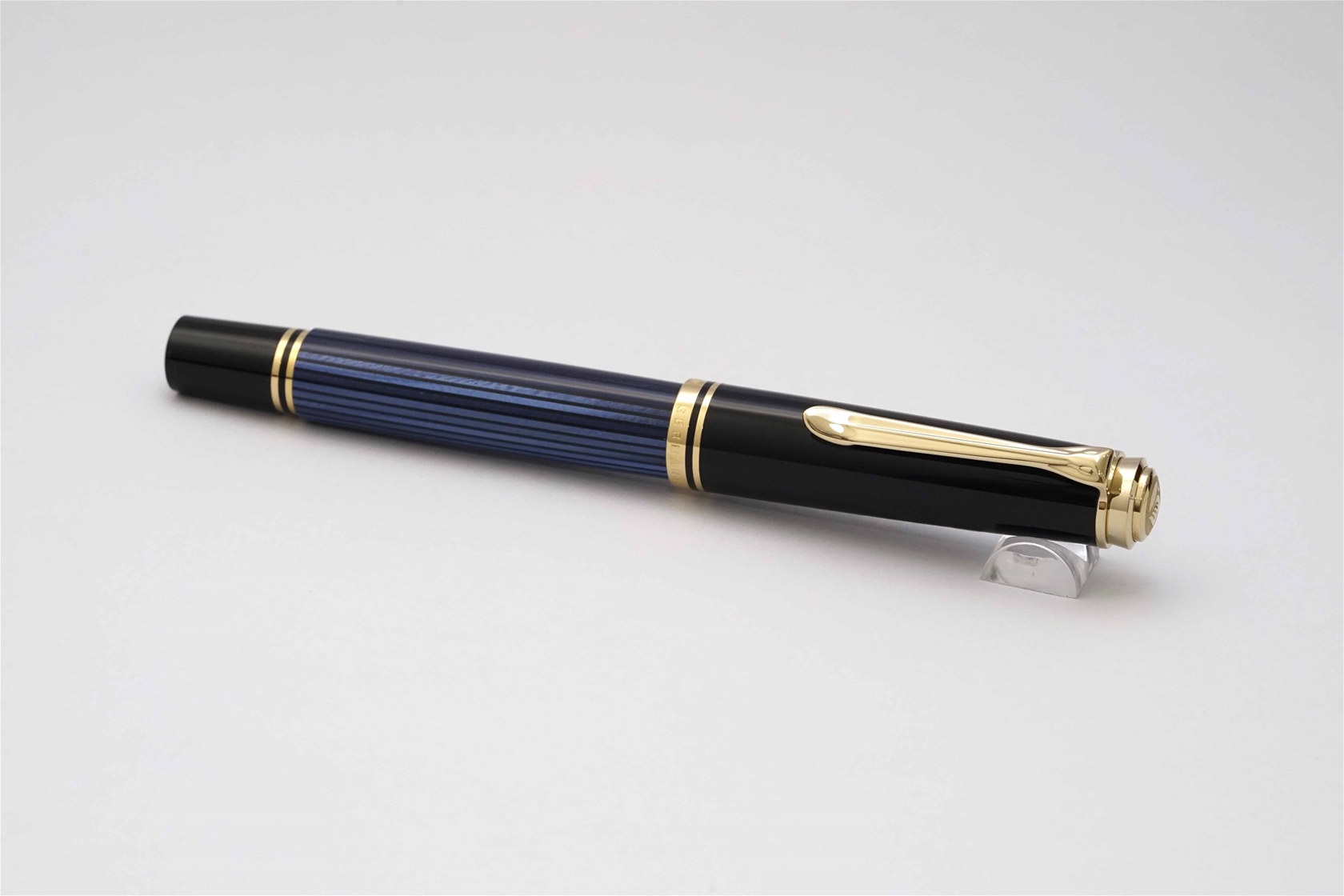 Bút máy Pelikan Souveran M600 Blue Stripe 14K F