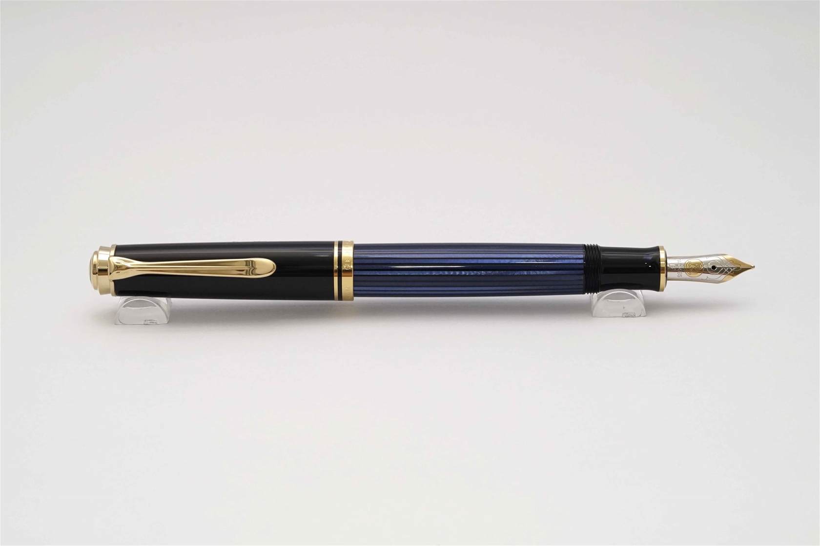 Bút máy Pelikan Souveran M600 Blue Stripe 14K F