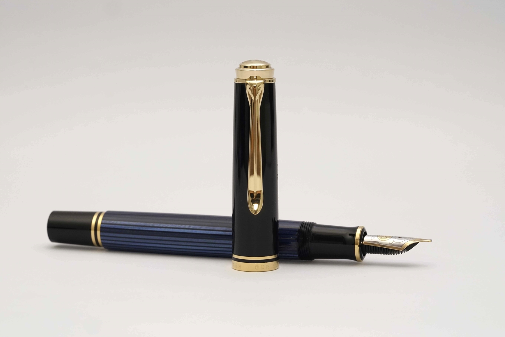 Bút máy Pelikan Souveran M600 Blue Stripe 14K F