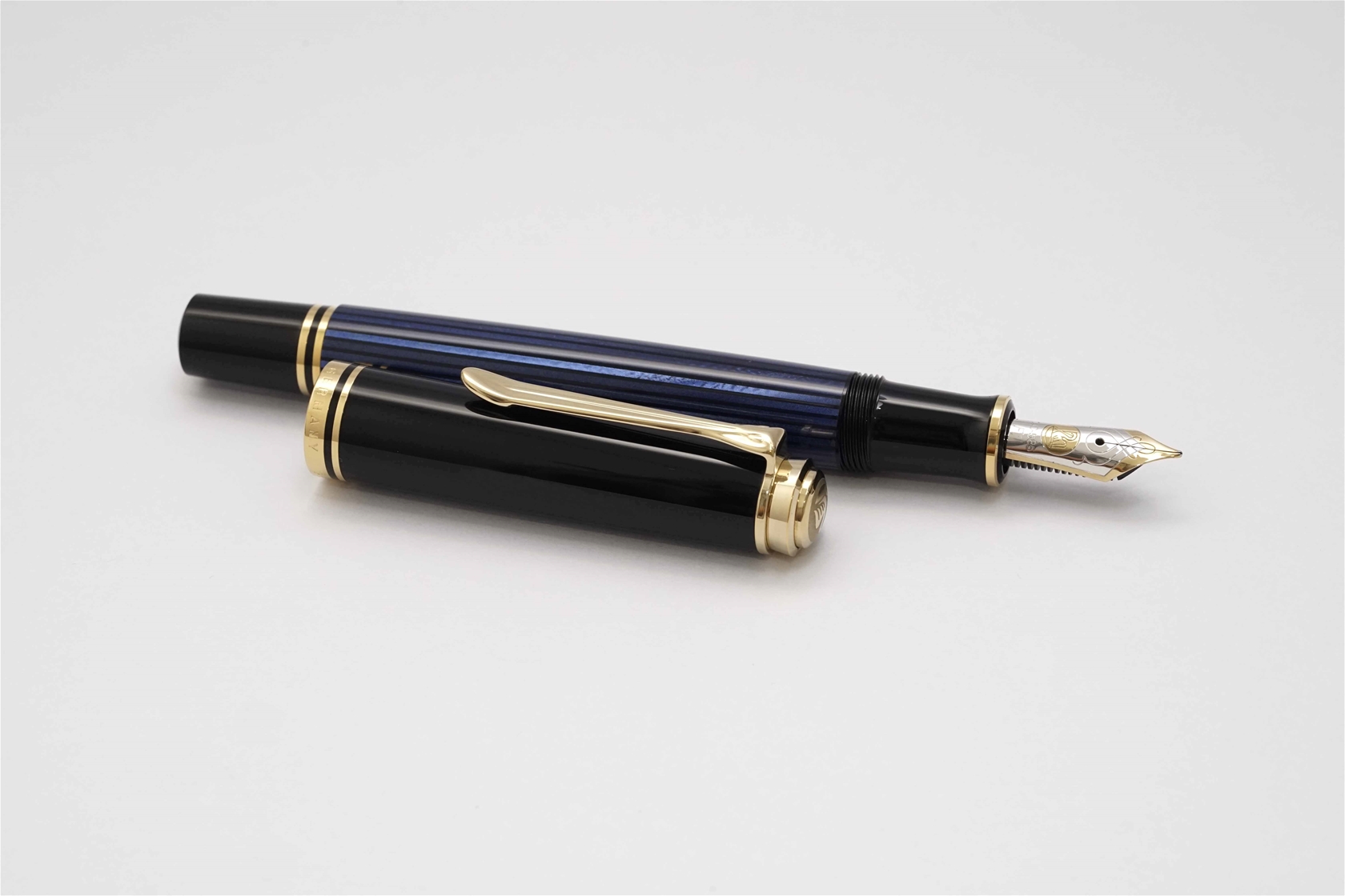 Bút máy Pelikan Souveran M600 Blue Stripe 14K F