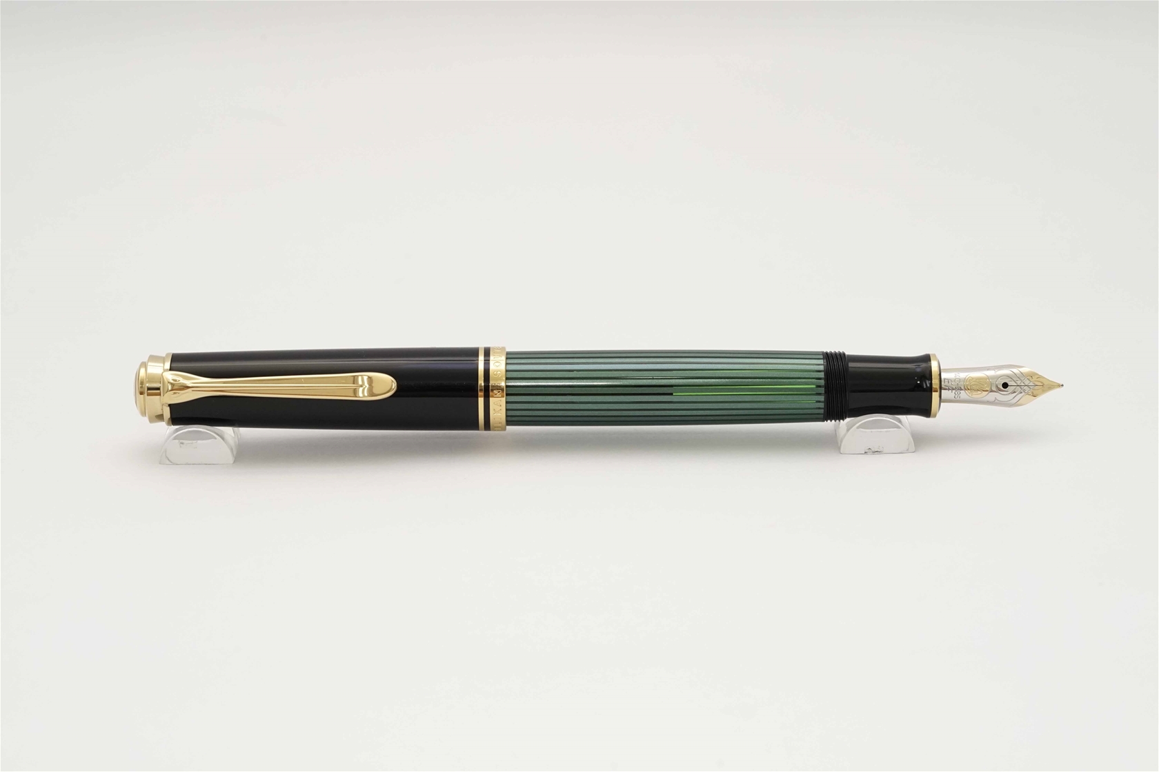 Bút máy Pelikan Souveran M600 Black Green 14K EF