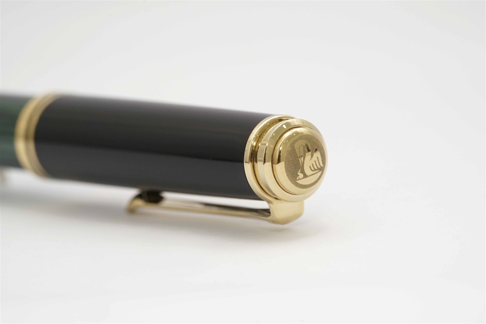 Bút máy Pelikan Souveran M600 Black Green 14K EF