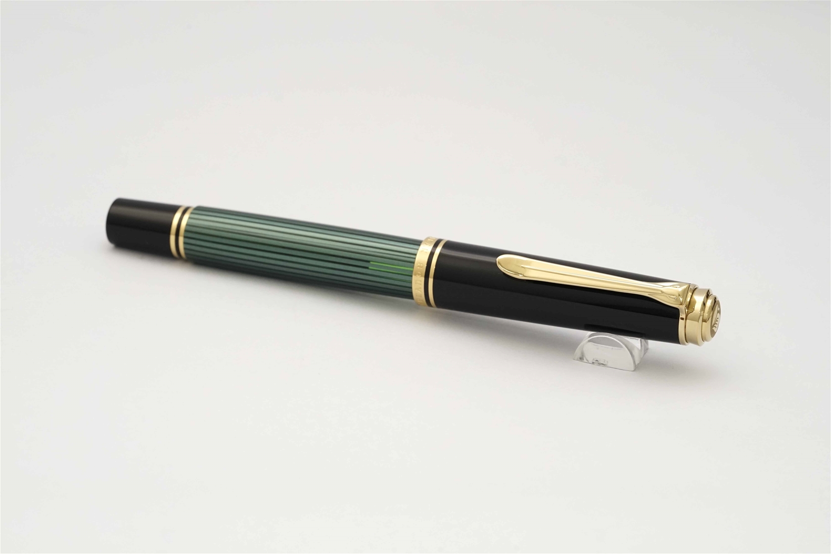 Bút máy Pelikan Souveran M600 Black Green 14K EF