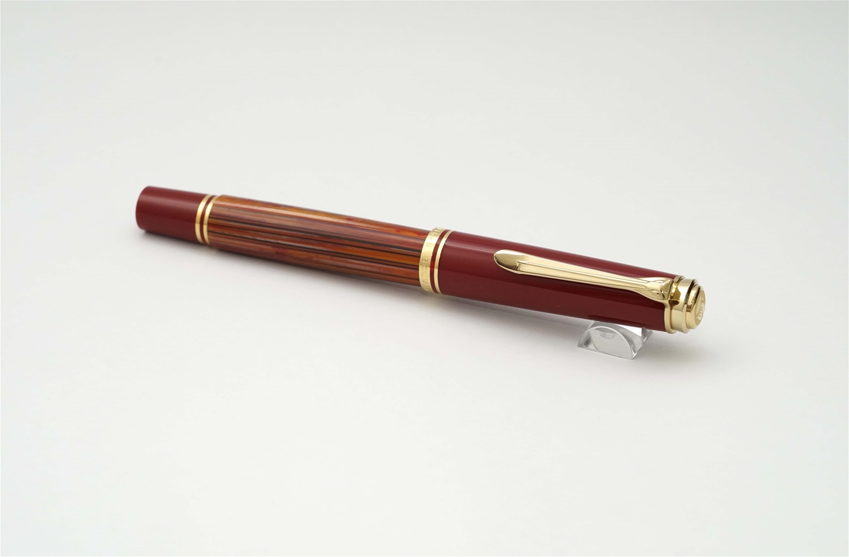 Bút máy Pelikan Souveran M600 Tortoiseshell-Red 14K F