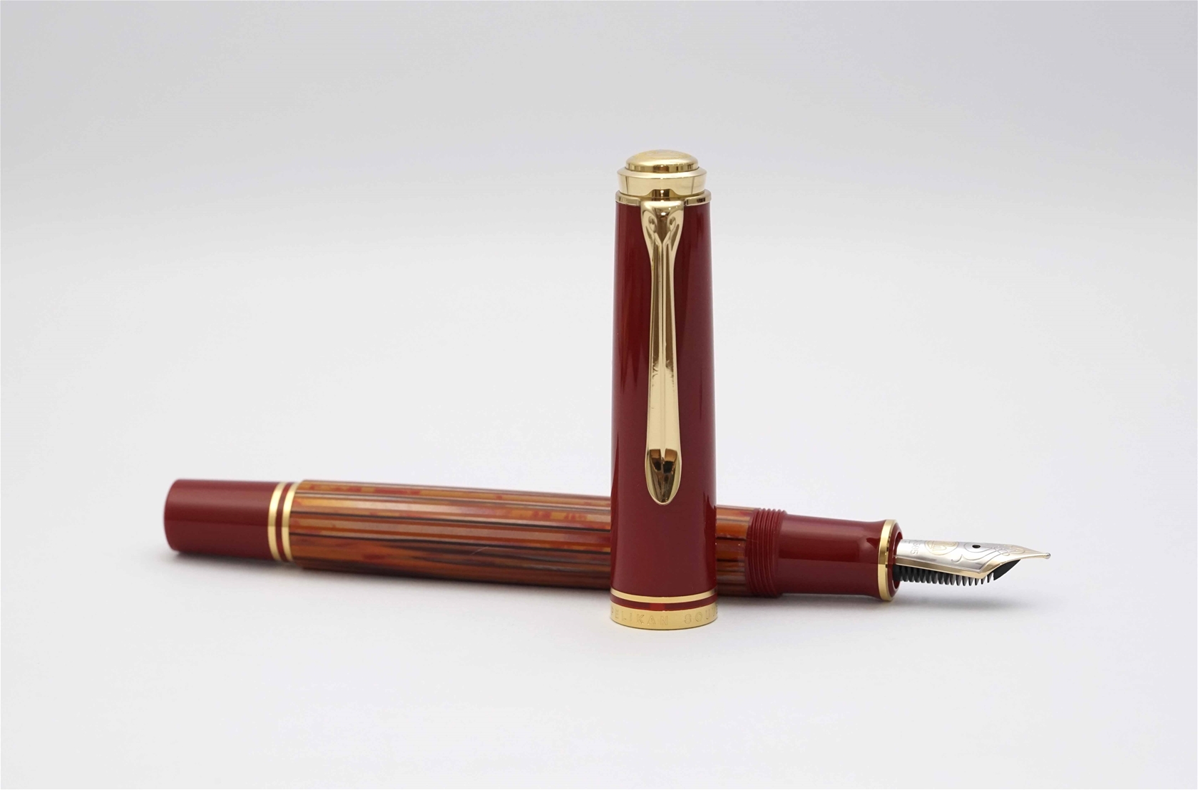 Bút máy Pelikan Souveran M600 Tortoiseshell-Red 14K F