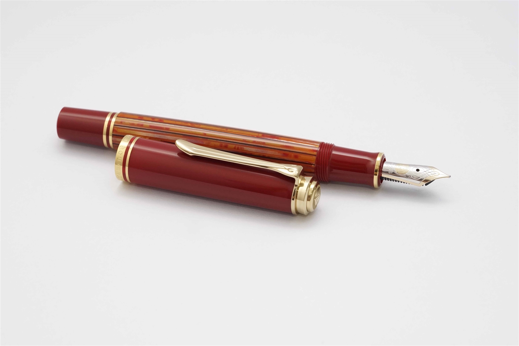 Bút máy Pelikan Souveran M600 Tortoiseshell-Red 14K F