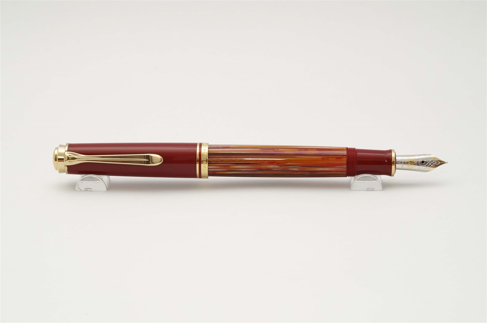 Bút máy Pelikan Souveran M600 Tortoiseshell-Red 14K EF