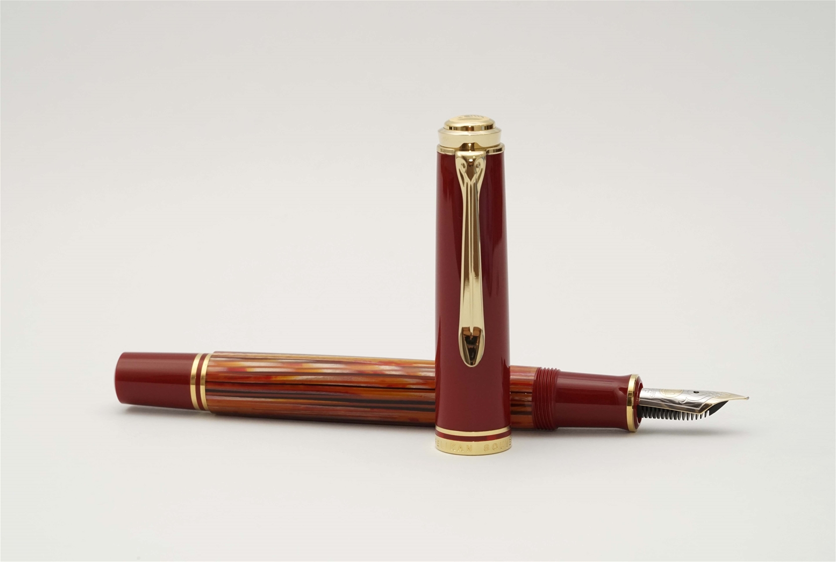 Bút máy Pelikan Souveran M600 Tortoiseshell-Red 14K EF