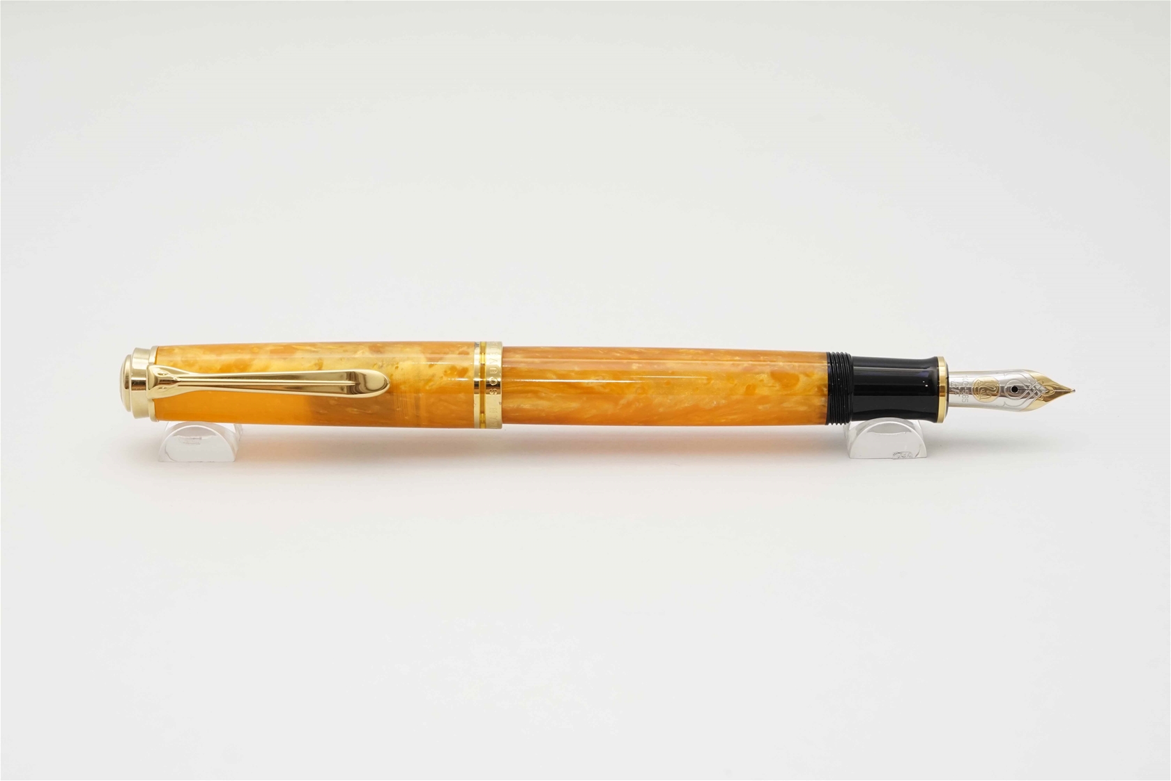 Bút máy Pelikan Souveran M600 Vibrant Orange 14K EF