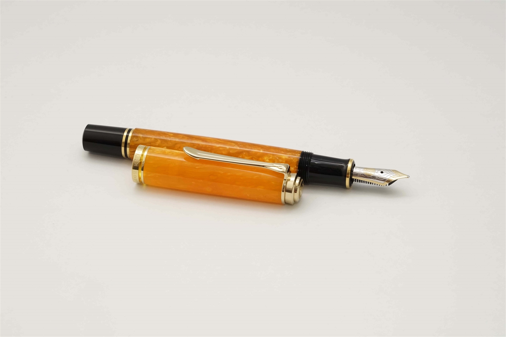 Bút máy Pelikan Souveran M600 Vibrant Orange 14K M 