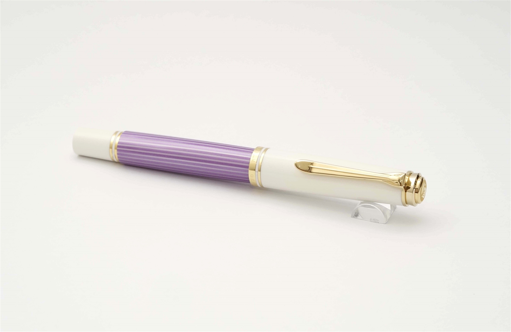 Bút máy Pelikan Souveran M600 Violet White Special Edition 14K EF