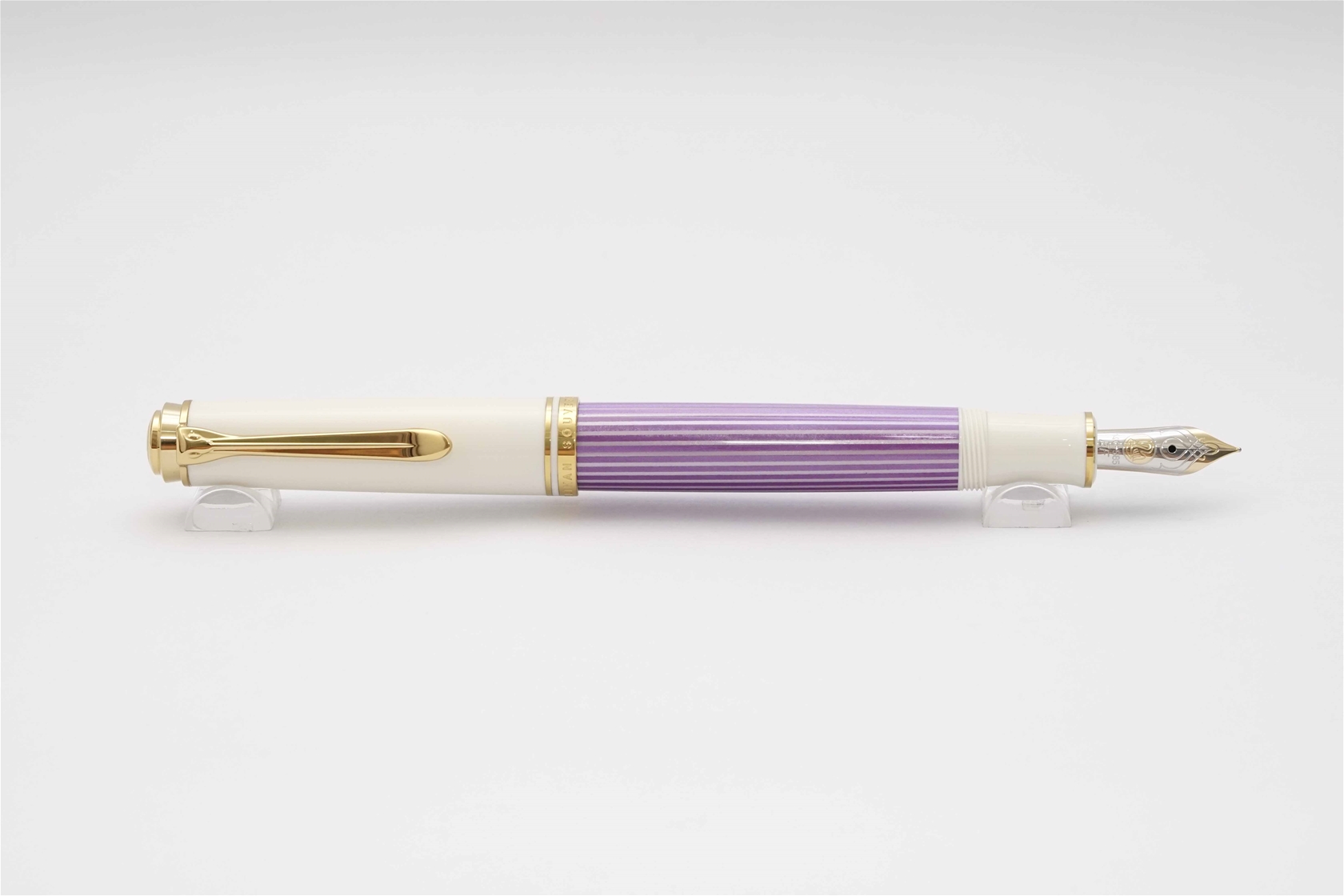 Bút máy Pelikan Souveran M600 Violet White Special Edition 14K EF