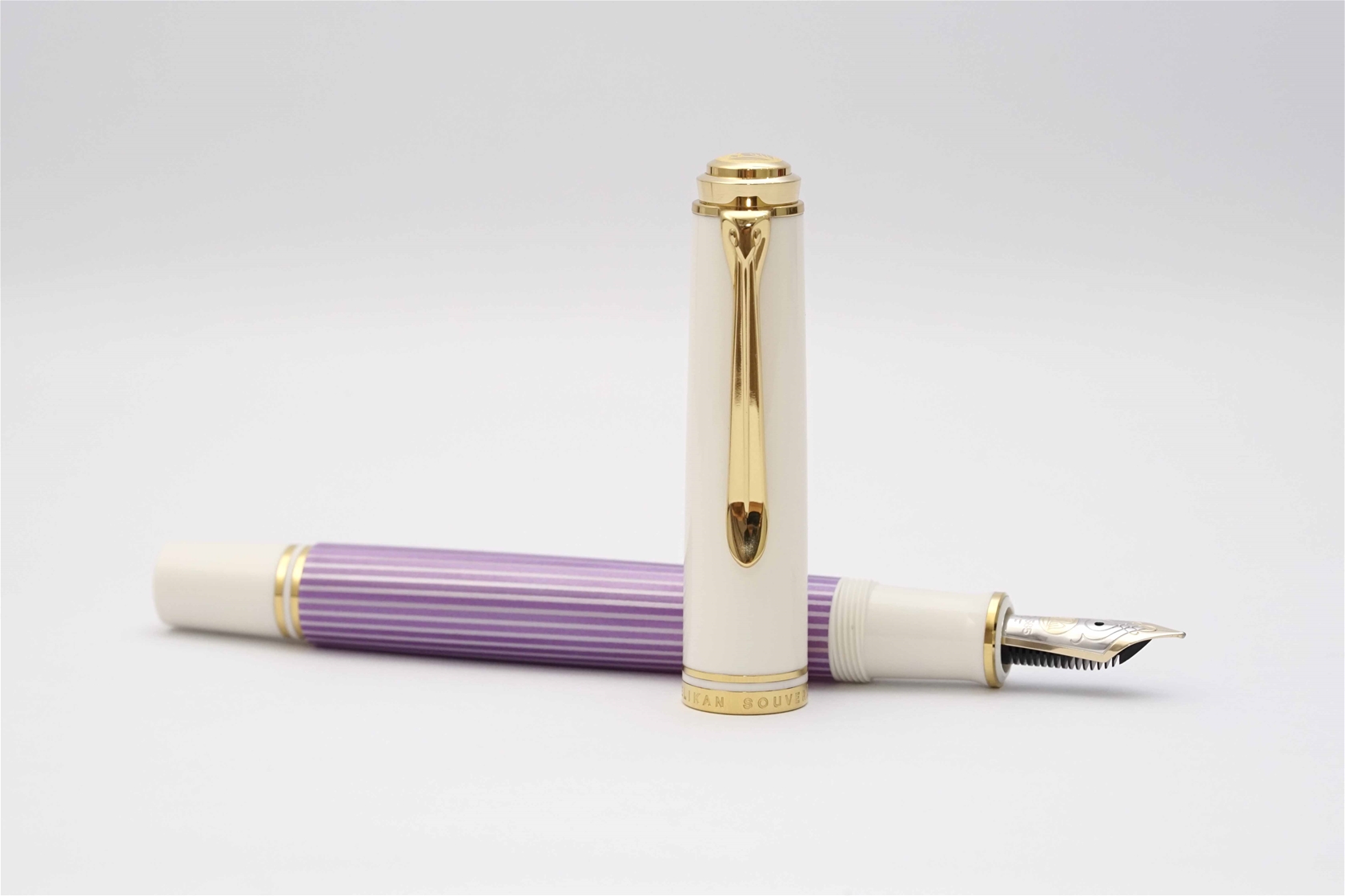 Bút máy Pelikan Souveran M600 Violet White Special Edition 14K EF